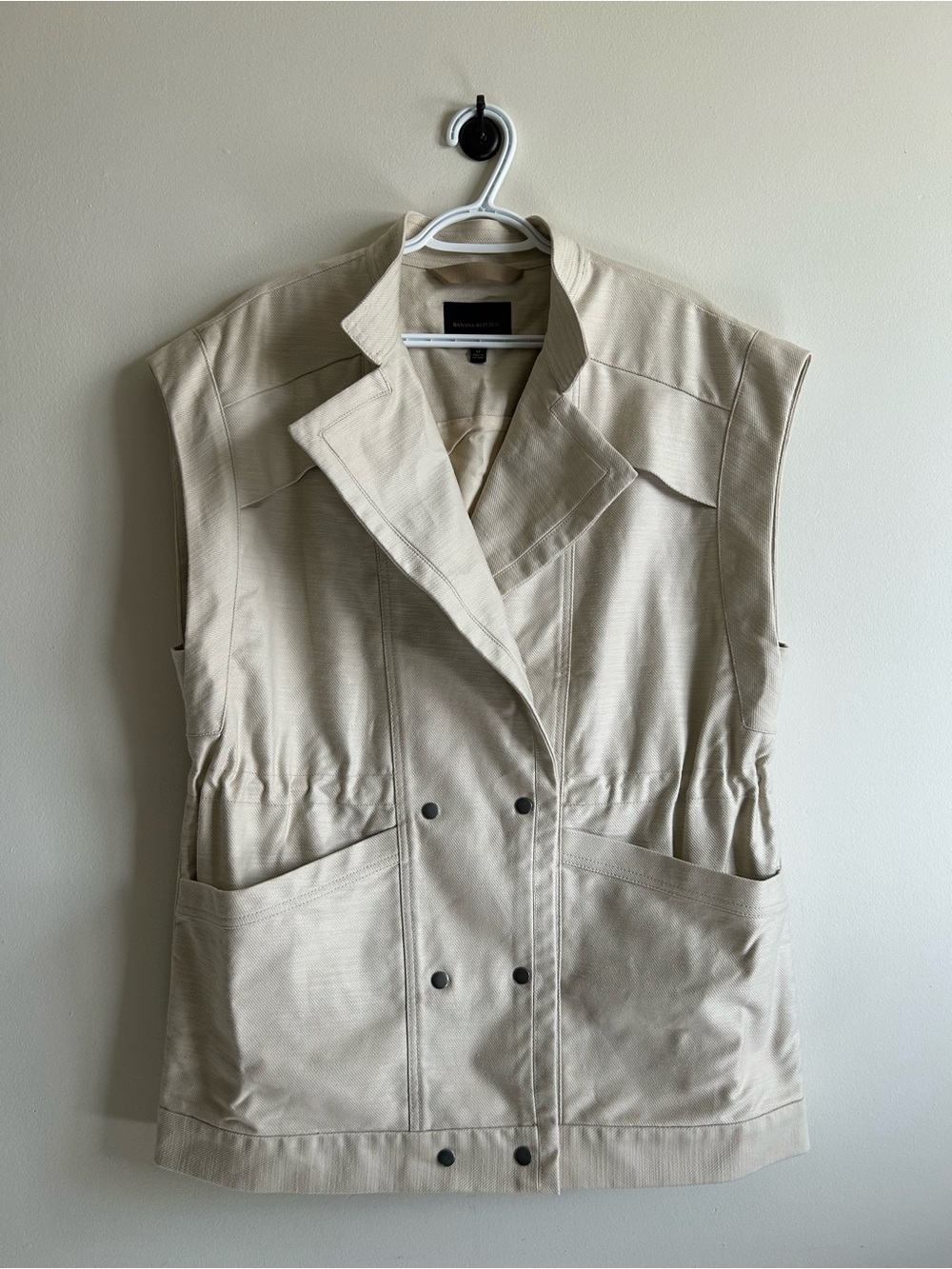 NWOT Banana Republic Sleeveless thick cotton Vest in Cream